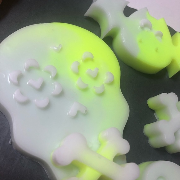 SOLD-Skull Spa Set (Lemon Eucalyptus ) - Picture 7 of 7